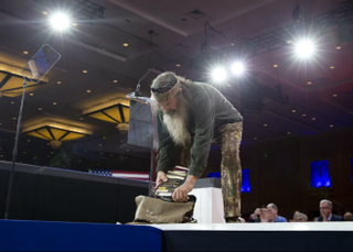 Illustration for article titled The Duck Dynasty Guy Got a Free Speech Award for Hating Gays